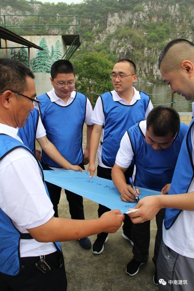 张家口农商银行宣泰支行多措并举深耕合规风控与人才建设(图1)